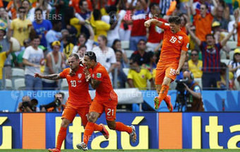 Holanda elimina México após reviravolta nos últimos minutos
