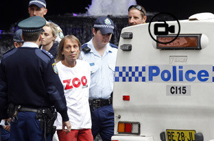 "Homem aranha" detido depois de escalar 57 andares sem cordas