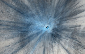 Imagem da NASA mostra nova e 'dramática' cratera em Marte
