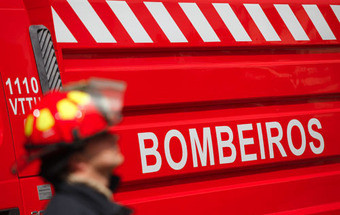 Incêndio no concelho de Cascais dominado