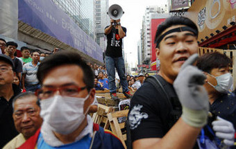 Jornalistas atacados em manifestação contra protestos pró-democracia em Hong-Kong