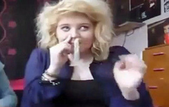 Jovens arriscam saúde ao aspirar preservativos pelos nariz para mostrar no YouTube