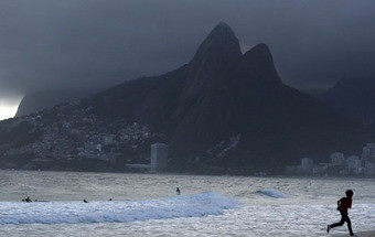 Mais de 100 pessoas multadas por atirarem lixo para as ruas do Rio de Janeiro