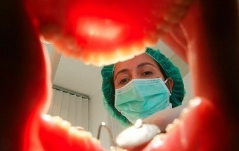 Mais de metade das crianças rastreadas pela Santa Casa têm problemas dentários