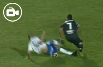 Mais visto no YouTube: Sim, é possível marcar um golo com... o rabo
