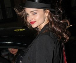 Manequim Miranda Kerr super sexy no Halloween