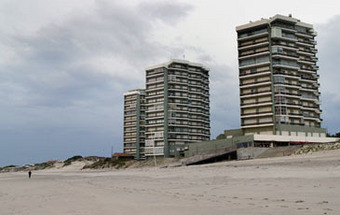 Mar derrubou passadiço junto às torres de Ofir