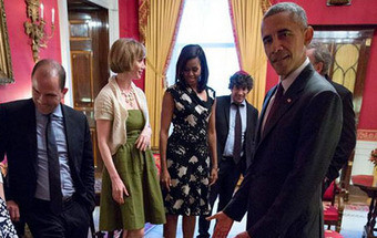 Menina faz birra à frente de Obama e torna-se uma estrela na Internet