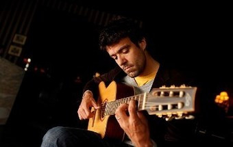 Miguel Araújo é o primeiro convidado dos jantares-concerto solidários