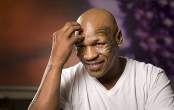 Mike Tyson admite que usou drogas nos combates e pénis falso para passar nos testes