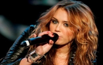 Miley Cyrus despe-se contra o cancro