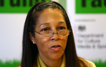 Ministra britânica do Desporto aconselha mulheres a experimentar ballet para se sentirem 'femininas'