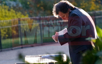 Ministro atirou para o lixo de um parque documentos oficiais