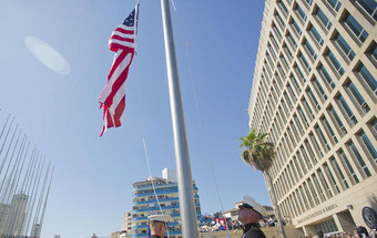 Momento histórico: Bandeira americana hasteada em Cuba