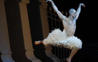 Morte de bailarino britânico deixa mundo da dança de luto