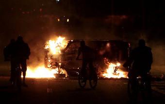 Morte de jovem em tiroteio com a polícia desencadeia violência em São Paulo