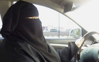 Mulheres sauditas desafiam proibição de conduzir 4