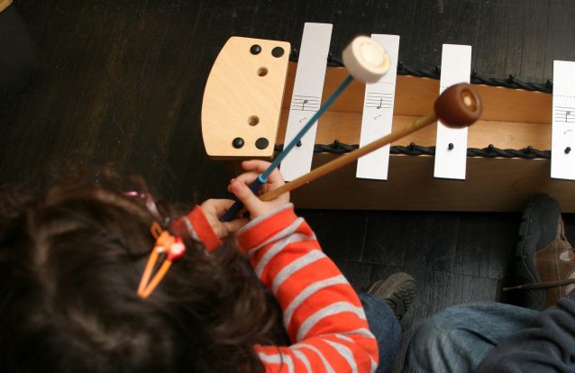 Música ajuda crianças a superarem doenças cognitivas