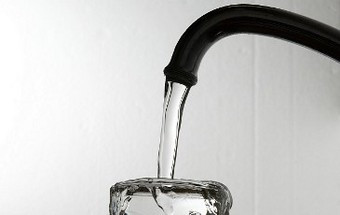 Não mexer no telemóvel e garantir água potável para os mais carenciados