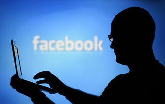 Não, não pode mudar a cor do Facebook