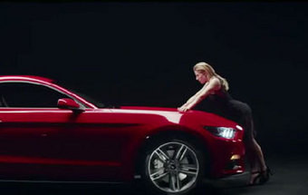 Novo Ford Mustang apresentado por Sienna Miller