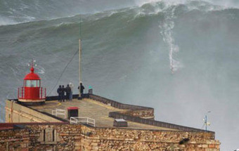 Novo vídeo mostra (ainda melhor) a dimensão da onda de McNamara na Nazaré