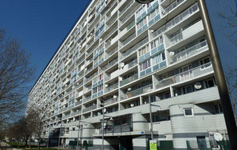 O caso das crianças que cresceram fechadas em casa que está a chocar Paris