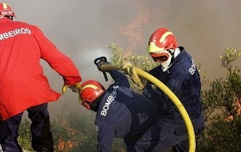 Página de Facebook apela aos portugueses para doarem 1 euro aos bombeiros