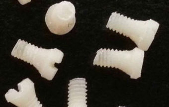 Parafusos feitos de seda utilizados para tratar fraturas