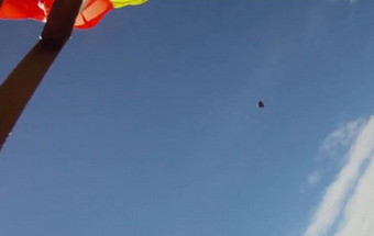 Paraquedista faz primeiro vídeo de sempre com meteorito prestes a cair na Terra