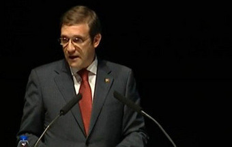 Passos Coelho ouve "Grândola" e mais insultos