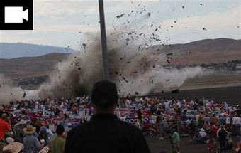 Pelo menos três mortos e 54 feridos em acidente em festival aéreo