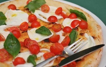 Pizzas rendem mais de mil euros à Associação Acreditar