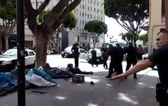 Polícia de Los Angeles abate a tiro sem-abrigo desarmado