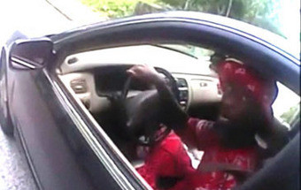 Polícia que matou homem desarmado nos EUA paga 10% da fiança de um milhão para sair da prisão