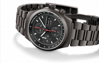 Porsche Design assume as rédeas