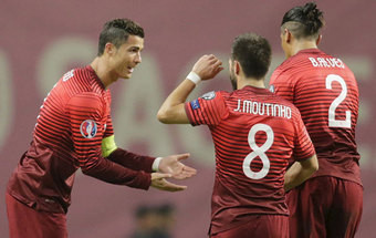 Portugal vence a Dinamarca e garante presença no Europeu de 2016