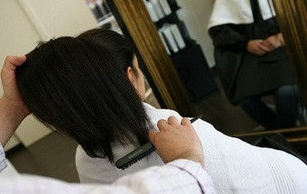 Portugueses doam cabelo a instituições de solidariedade estrangeiras