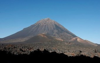 Presidente de Cabo Verde pede um dia de salário para apoiar vítimas do vulcão do Fogo