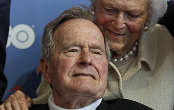 Prestigiada revista alemã 'mata' George H.W. Bush
