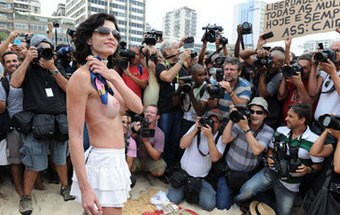 Protesto a favor do topless no Rio de Janeiro 15