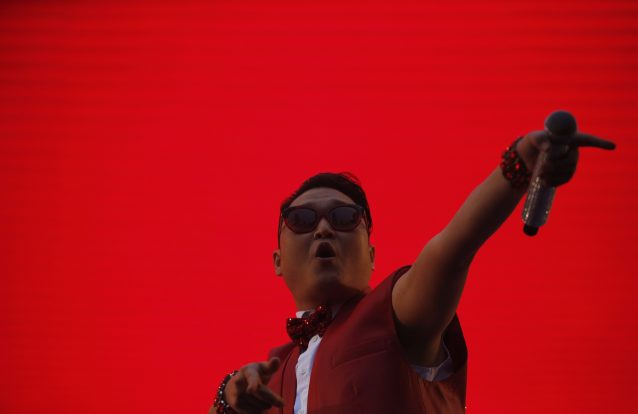 Psy lança sucessor de Gangnam Style e vídeo é ainda mais louco