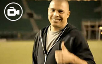 Rémi Gaillard enfrenta Ronaldo