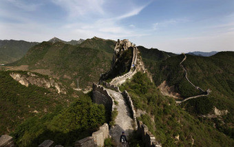 Retirada de tijolos para construção está a fazer muralha da China desintegrar-se