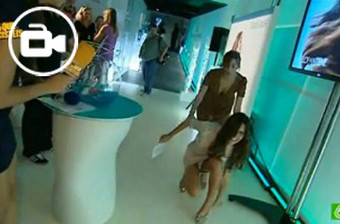 Sara Carbonero escorrega e mostra mais do que devia (c/vídeo)