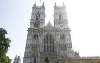 Sem-abrigo português condenado por partir vitrais de Westminster