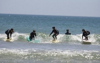 Surf procura mobilizar jovens em torno de causas sociais e ambientais