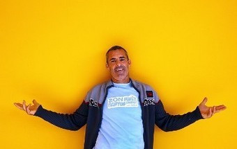 Surfista Garrett McNamara vai tentar inspirar os portugueses