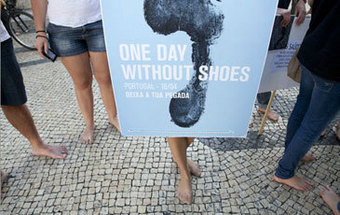 Tirar os sapatos em nome de quem os não tem 40