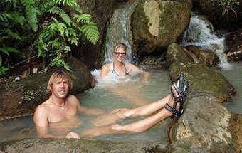 Turista alemão desaparecido na Polinésia Francesa pode ter sido comido por canibais